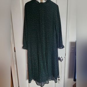 Emerald one size only dress... could fit XS to M. It has a skinny belt.